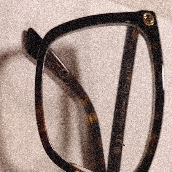 Gucci Tortoiseshell Glasses with Gold Accents - Picture 1 of 4